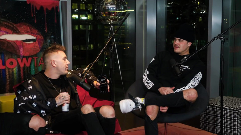 Pillow Talk: Brad Sousa vraagt Jake Paul hoe zijn d * ck smaak !! (Drama...