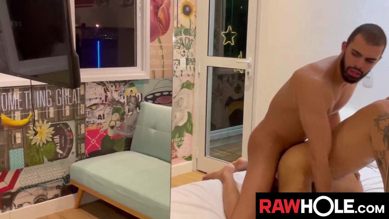 Raw Hole: Rawhole, Atlas'a doğru sürtüyor