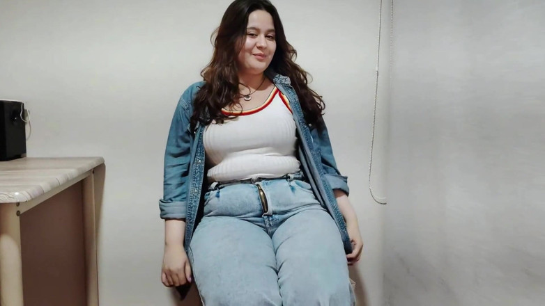 Nicole Passat: Śliczna gruba dziewczyna masturbuje się i tryska