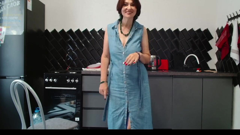 ANGELA_LADY: Reife MILf, die 52 jahre alt ist, lässt ihren finger in...