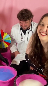 Anatomi manusia mengintip dan Gunge Spin the Wheel!