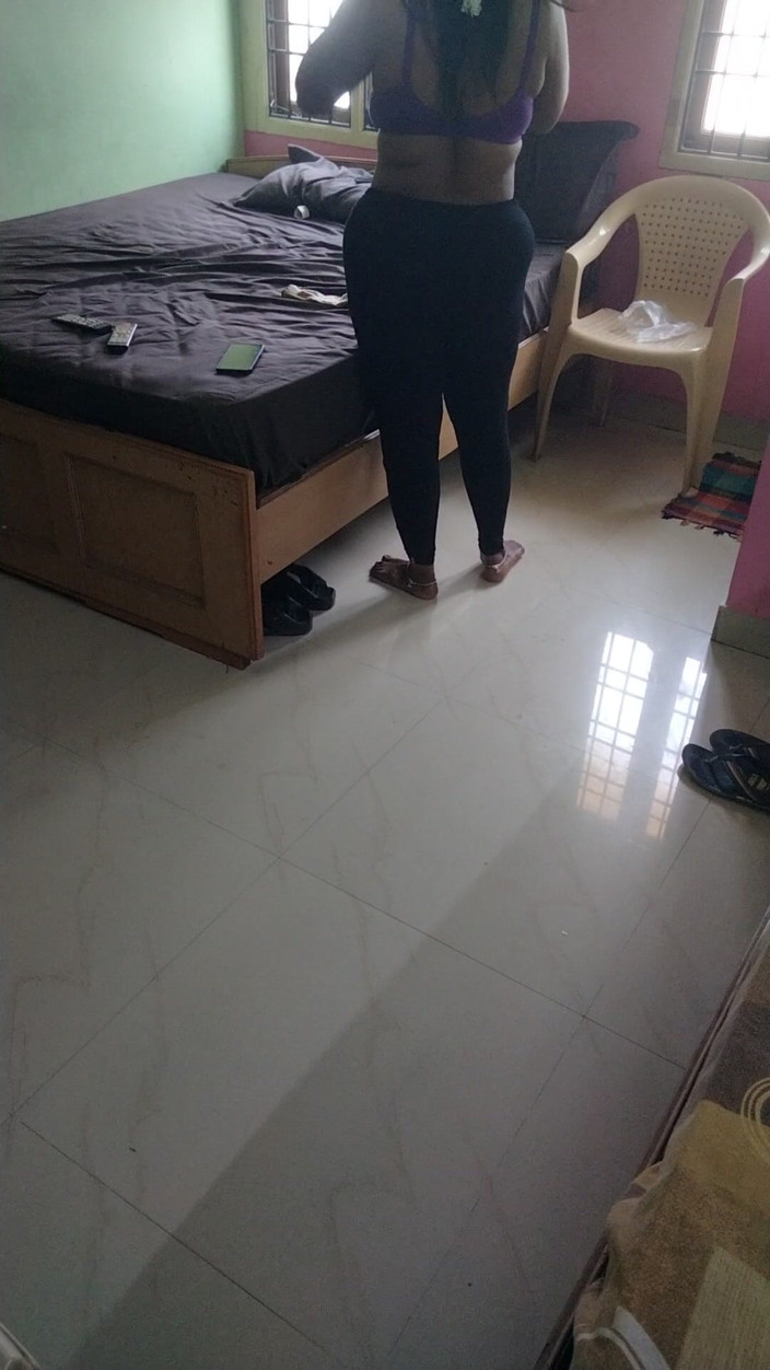 Tamil lesbian: ポルノビデオ撮影の準備