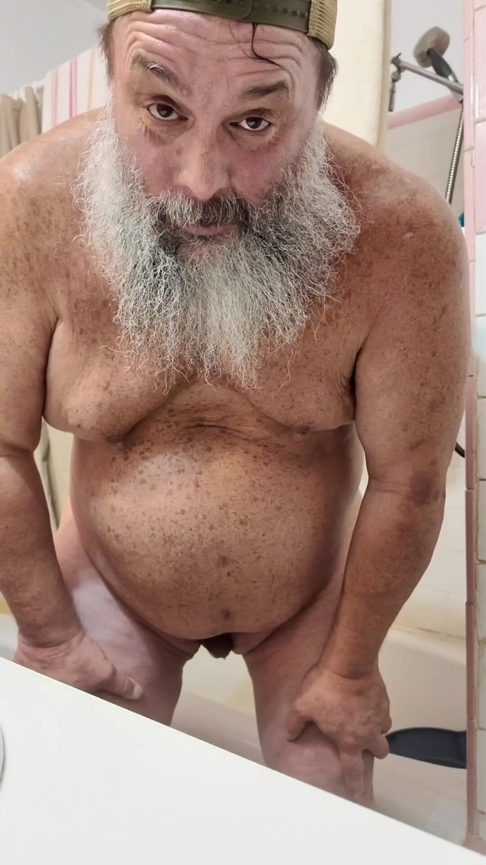 GeneWadexxx: 화장실에서 배팅하는 새아빠 곰