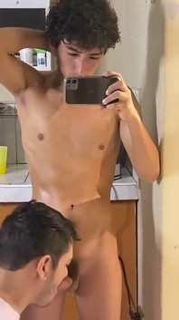Swimmer Body Wanker Gets Head in Front of Mirror