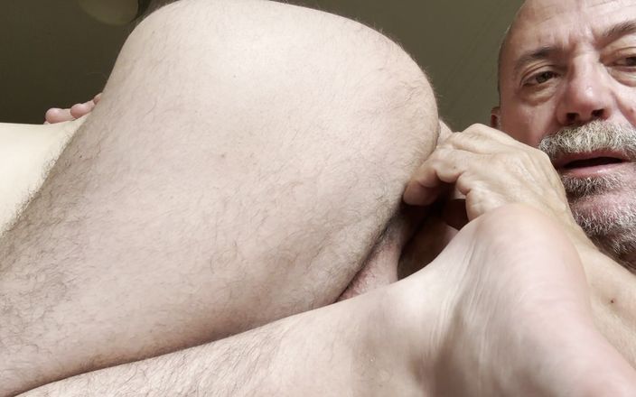 GiangyBoy: Papi lame el culo de chico peludo