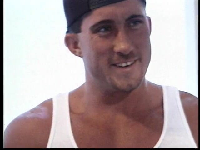 3 Bangers: İki büyük yarak bu muhteşem ince esmerin götüne ve amına çifte...