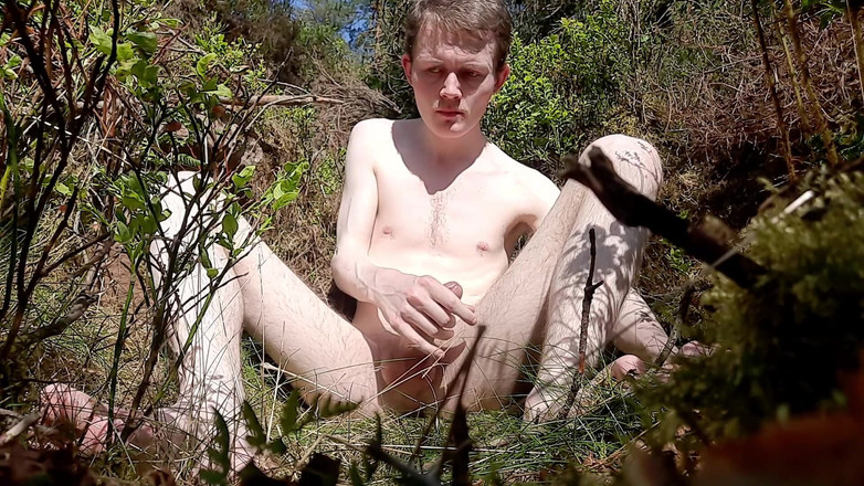 Forest Boi: Bogel dalam hutan melancap