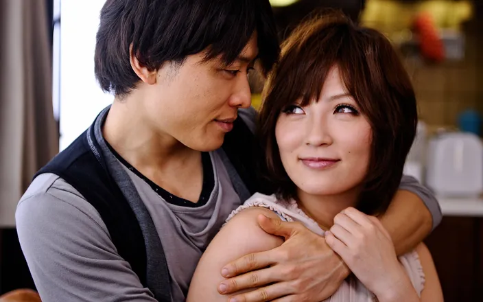 Go Sushi: Romantický japonský pár vaří a šuká ve svém domě