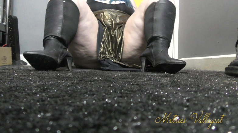Mxtress Valleycat: ASMR boot zipping
