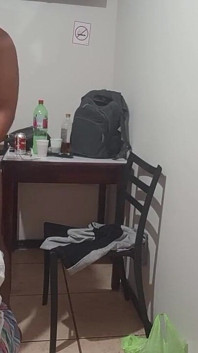 Mein Stiefbruder hält mich für einen harten Welpen, der mich macht