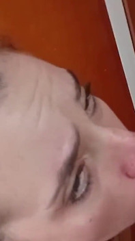 ฉันเย็ดลูกเลี้ยงชายของเพื่อน