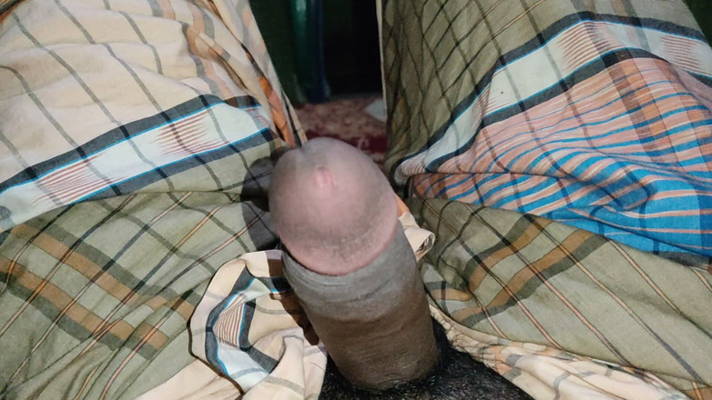 Good boy52: Chico flaco tratando de masturbarse en casa