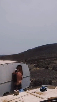 Amateur al aire libre a pelo en el bosque