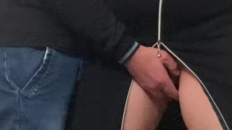 Niki studio: Uff!! Un străin degete murdare mi-a frecat pizda în metroul german