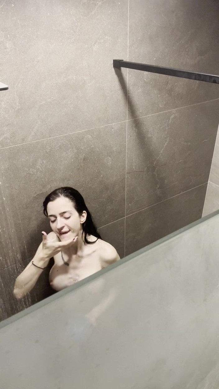 silicone_brunette: Cameră în baia mea