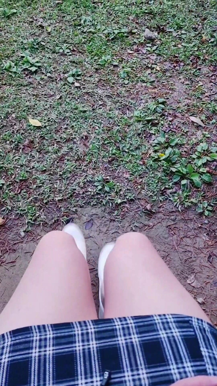 Taiwancdgirl: 크로스드레서 팅쉬안은 순수한 모습을 위해 흰색 레이스 속옷을 입고 야외에서 노출된다