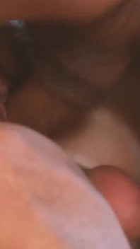 Blondynki uwielbiają koguty 4_busty, kręcona blondynka cieszy się podwójną penetracją trójkącią