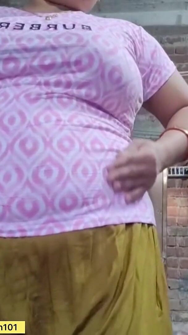 BdPorn101: 印度性感人妻的完整性爱视频