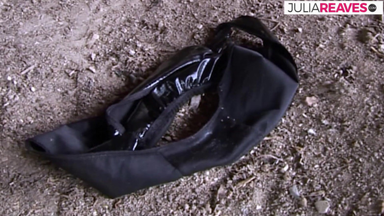 BizarreXXX: Futai în latex la o veche ruină abandonată
