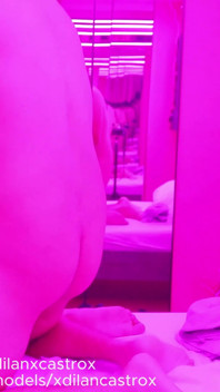 귀여운 게이가 엉덩이를 열어 스트레이트 질내 사정 자지를 얻습니다.