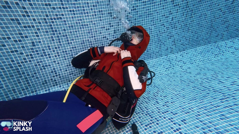 UKCuteGirl Lucy Lauren: Underwater Scuba Strip Challenge &amp; Vibe Climax