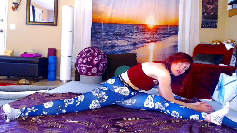 Aurora Willows: Ssquats und splitt yoga