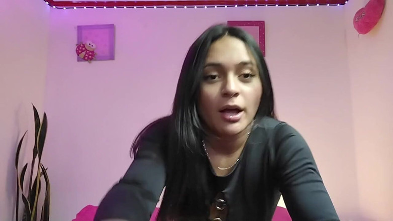Emilyn Grifs: Linda Petite Je Nadšený, Když Si Strká Prsty Do Zadku