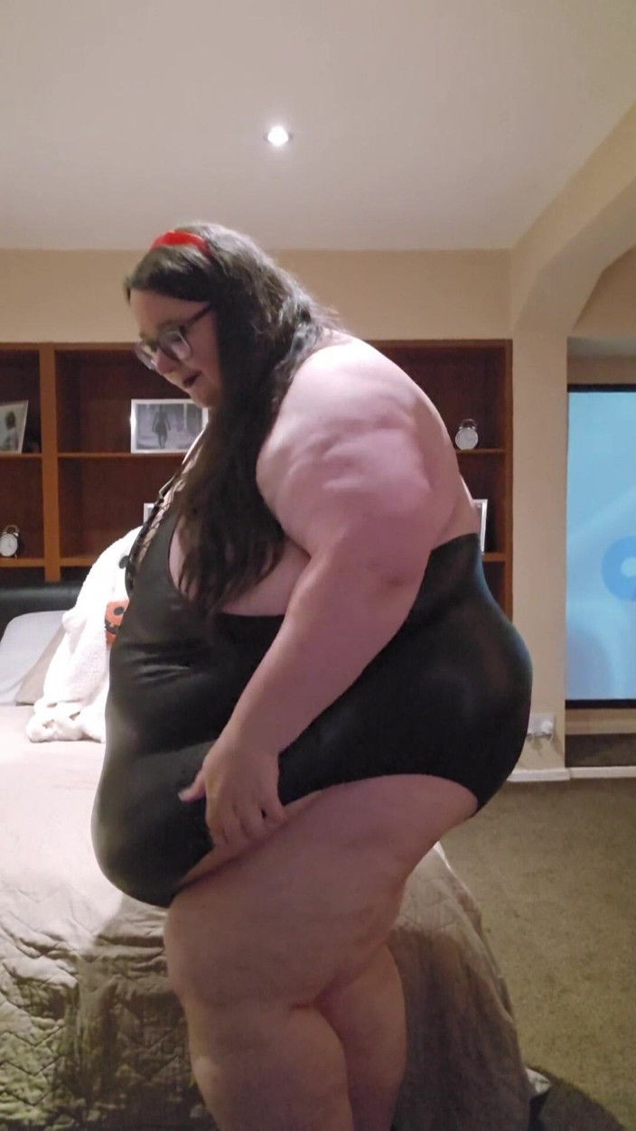 SSBBWLadyBrads: Bbw sexy grassa in tuta di pelle nera