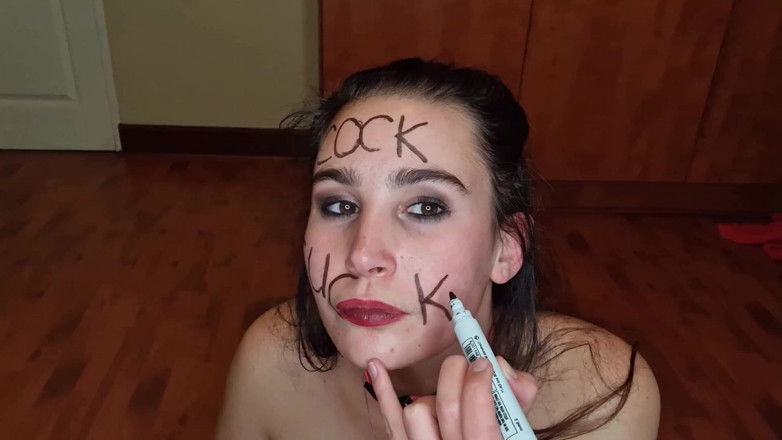 domslutfucker: 毫无价值的荡妇自慰，为她的客户羞辱自己