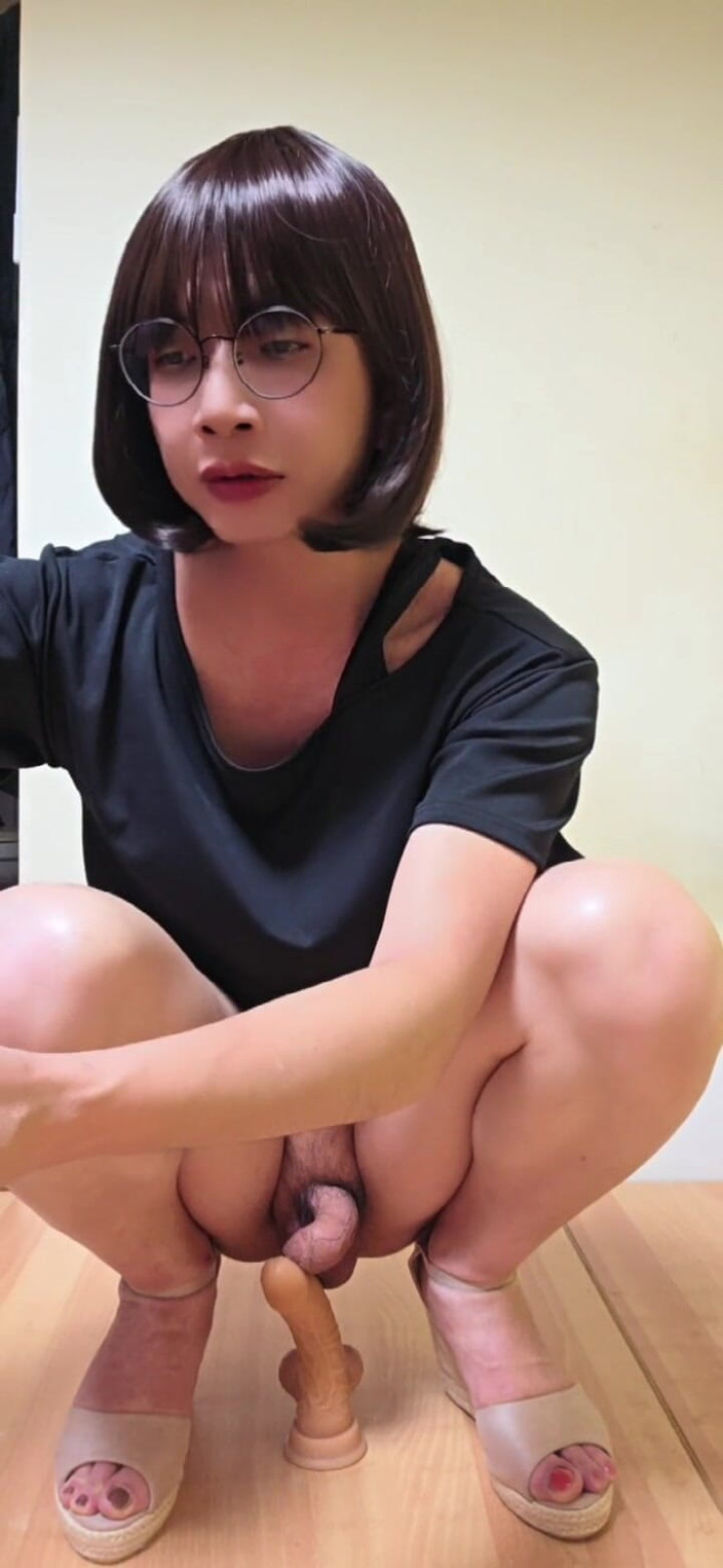 Taiwancdgirl: 伪娘婷萱口交肛交假阳具