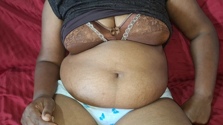 Teena New: Un spectacol de dimineață cu o mamă sexy uimitoare