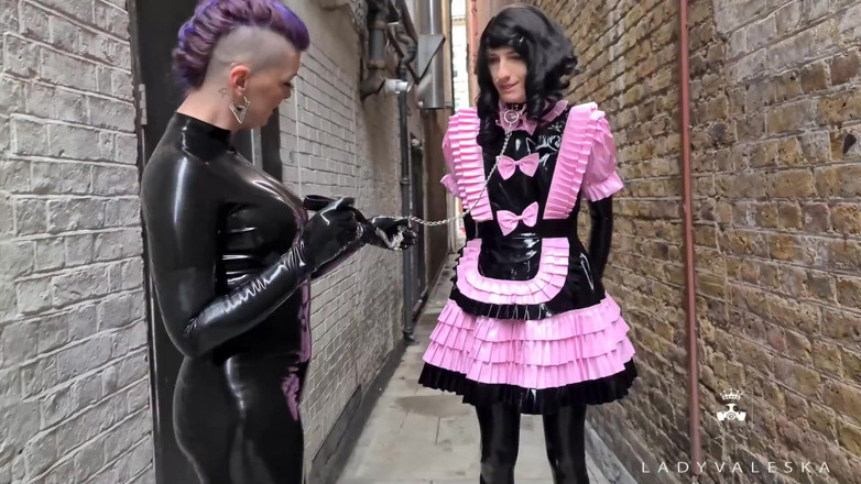 Lady Valeska: Sissy führte durch London Straßen