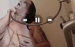HerculesnVENUS: Bbw vies met de douchekop zorg om mee te doen?