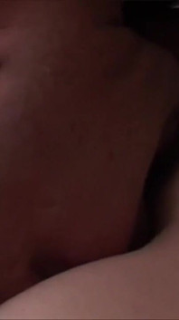 Troia MILF prende un bel cazzo nel culo nella ciotola