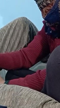Desi Bhabhi masturbuje Devar z bardzo dobrą ręczną robotą