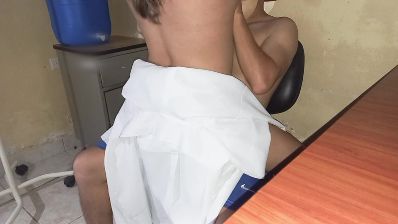 Martin13: Y tá thuyết phục bác sĩ rằng làm tình mãnh...