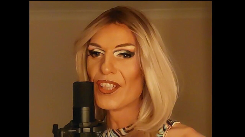 Alexalovesit: カバーのSFW版で見せた