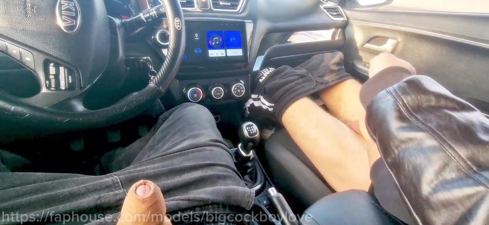 AlexGay: 男たちはオナニーして高速道路に来た