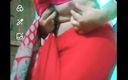 Gauri Sissy: Hintli eşcinsel travesti xxx kırmızı sari içinde çıplak sutyenini ve göğüslerini...