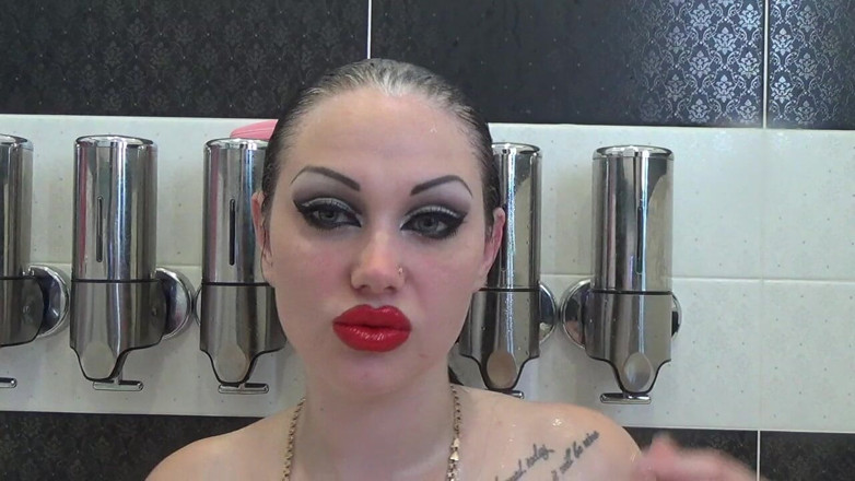 Goddess Misha Goldy: Zlobivé smáčení, mytí a čištění vlasů se sexy make-upEM JOI