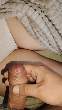 내 의붓여동생에게 사정하고 싶어? 하얀 팬티에 사정했다.