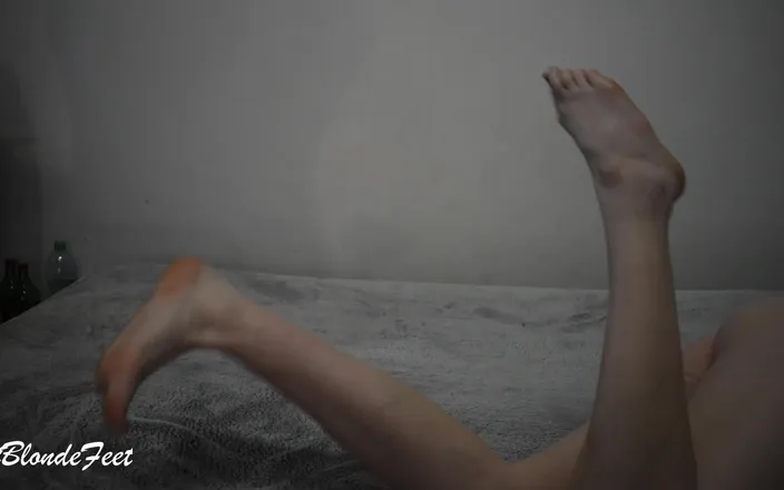 Miley Grey: Sexy Red Nails - Miley Grey