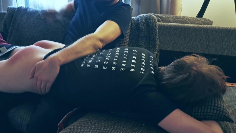 Oznob Oznofla: Amateur Boy Gets His First Spanking