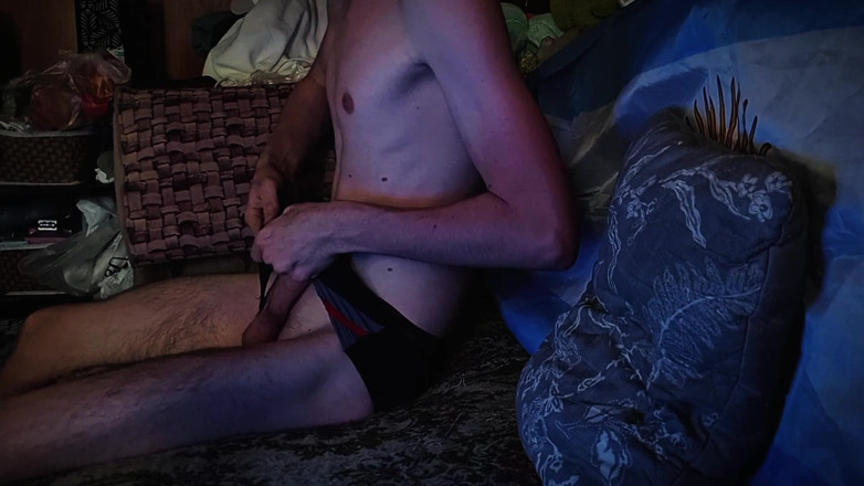 Fish Cam: Twink strappa le sue mutandine e la libera calda