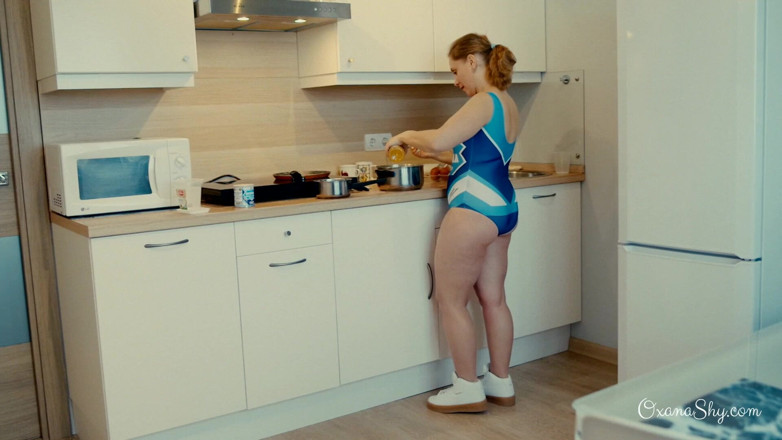 MILF Oxana: Show culinário de Oxana - Sweet Oxana