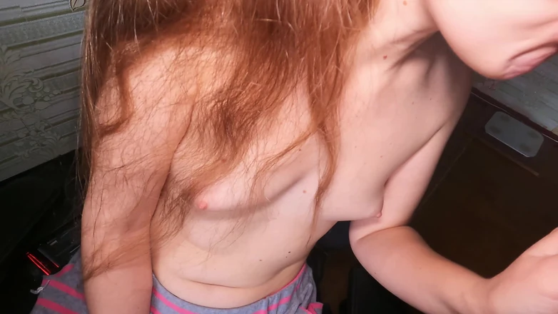 Love_Adventures: College-mädchen bekommt sperma auf ihre kleinen 18-jährigen titten!