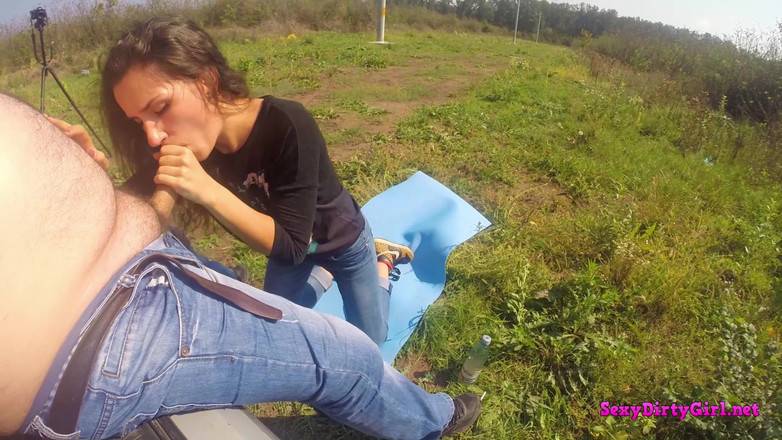 Sexy Dirty Girl: セクシーな長いフェラチオ - PVCレインコートオナニー - 外でフェラチオ