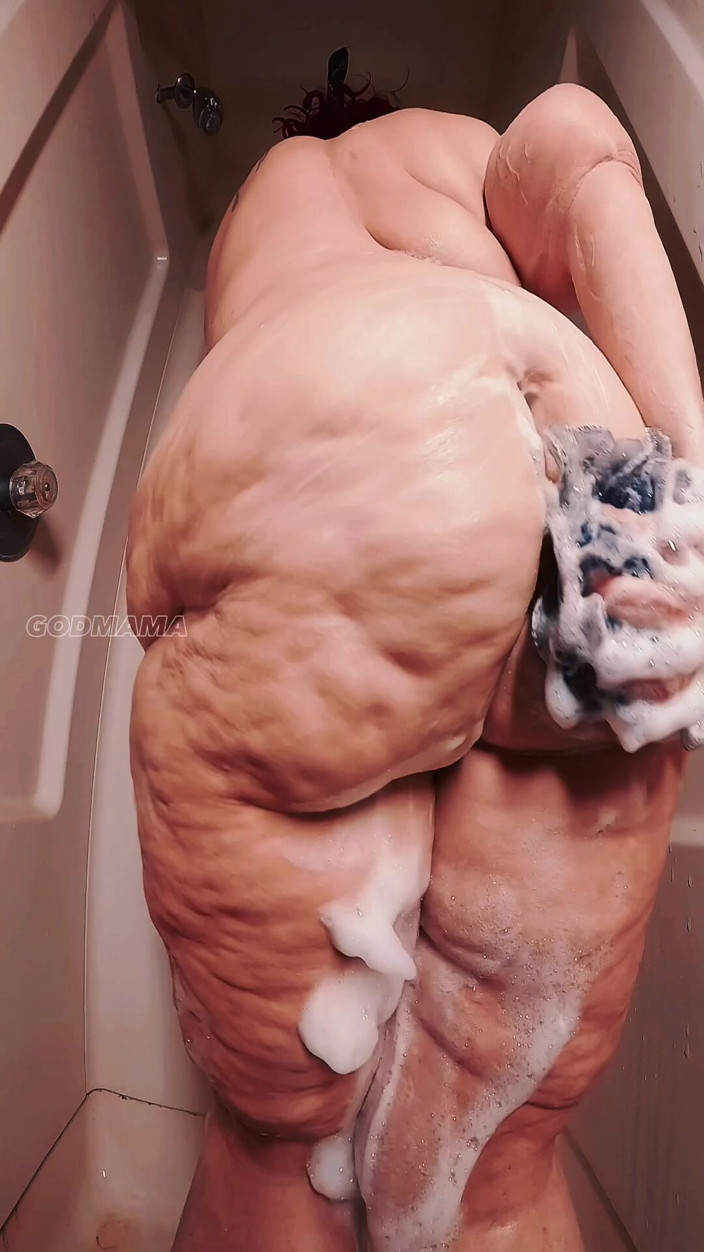 GODMAMA: 섹시한 SSBBW 샤워와 쉐이크