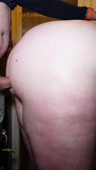 Ma Belle-mère Me Laisse Baiser Son Gros Cul. Peut-être Est-elle Enceinte?