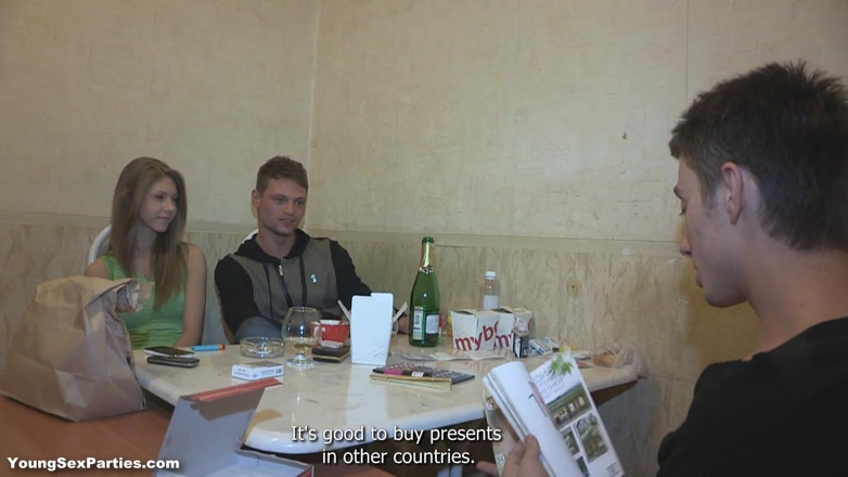 Young Sex Parties: Blonde D Ped op een seksfeestje thuis